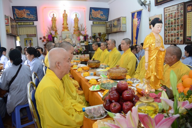 The  praying ceremony for rebirth and releasing creatures in Can Tho.