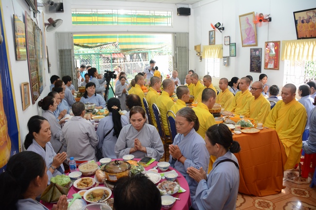 The  praying ceremony for rebirth and releasing creatures in Can Tho.