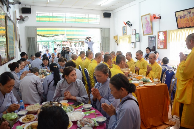 The  praying ceremony for rebirth and releasing creatures in Can Tho.