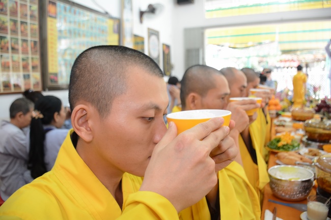 The  praying ceremony for rebirth and releasing creatures in Can Tho.