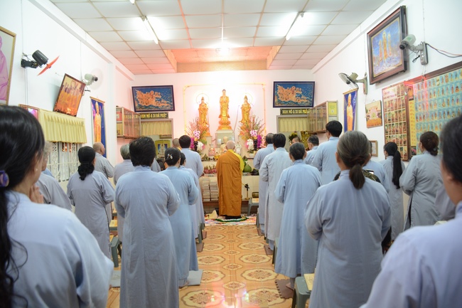 The  praying ceremony for rebirth and releasing creatures in Can Tho.