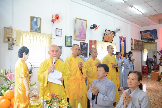 The  praying ceremony for rebirth and releasing creatures in Can Tho.