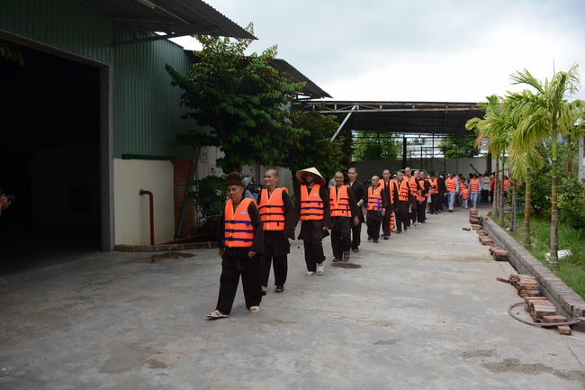 The  praying ceremony for rebirth and releasing creatures in Can Tho.