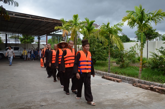 The  praying ceremony for rebirth and releasing creatures in Can Tho.