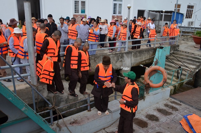 The  praying ceremony for rebirth and releasing creatures in Can Tho.