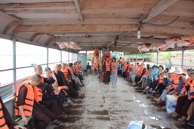 The  praying ceremony for rebirth and releasing creatures in Can Tho.