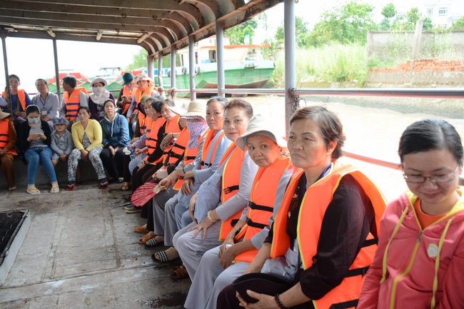 The  praying ceremony for rebirth and releasing creatures in Can Tho.