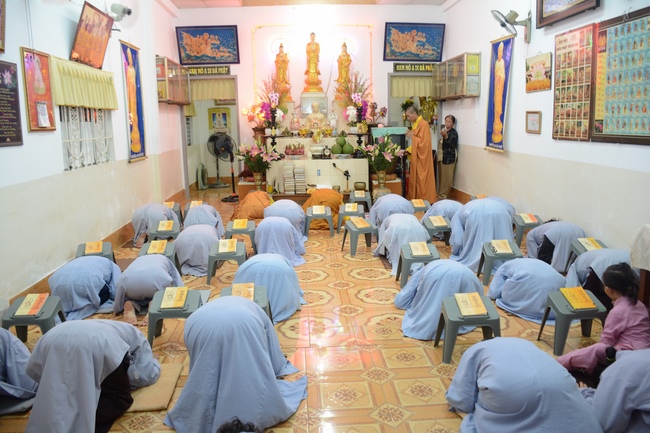 The  praying ceremony for rebirth and releasing creatures in Can Tho.