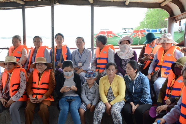 The  praying ceremony for rebirth and releasing creatures in Can Tho.