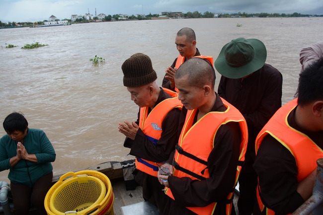 The  praying ceremony for rebirth and releasing creatures in Can Tho.