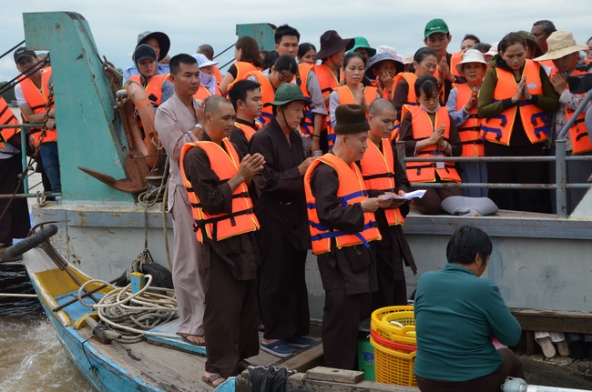 The  praying ceremony for rebirth and releasing creatures in Can Tho.
