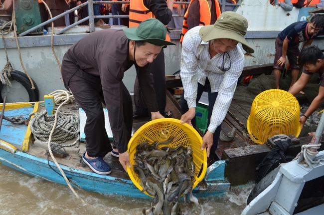 The  praying ceremony for rebirth and releasing creatures in Can Tho.