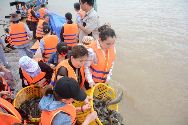 The  praying ceremony for rebirth and releasing creatures in Can Tho.