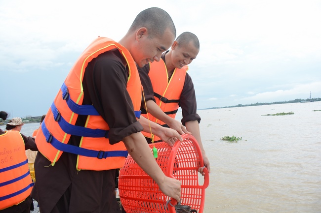The  praying ceremony for rebirth and releasing creatures in Can Tho.
