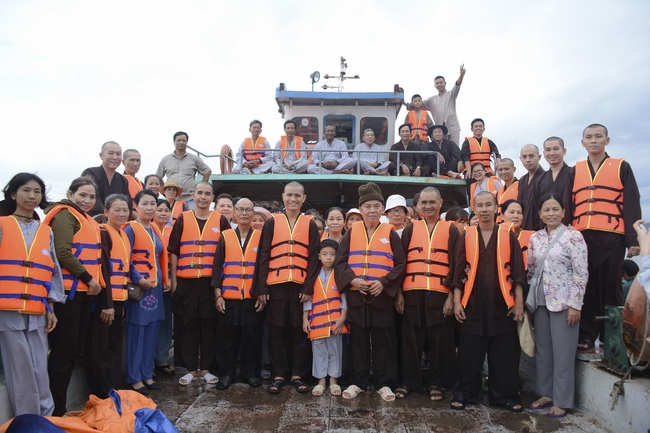 The  praying ceremony for rebirth and releasing creatures in Can Tho.