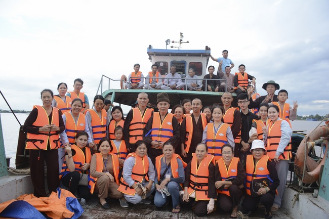 The  praying ceremony for rebirth and releasing creatures in Can Tho.