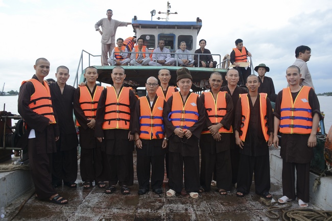 The  praying ceremony for rebirth and releasing creatures in Can Tho.