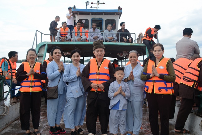 The  praying ceremony for rebirth and releasing creatures in Can Tho.