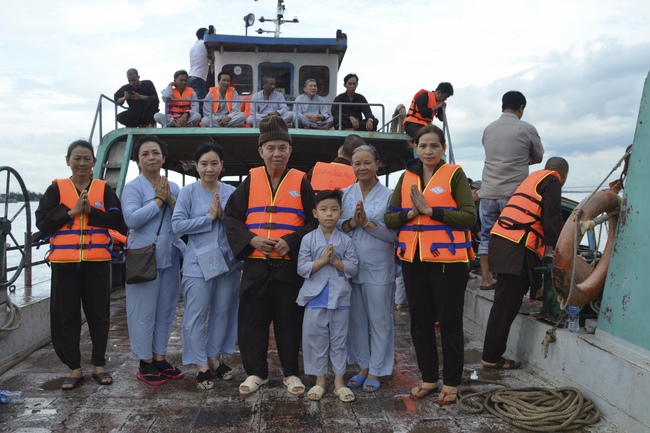 The  praying ceremony for rebirth and releasing creatures in Can Tho.