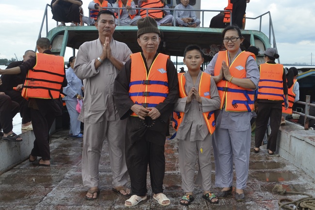 The  praying ceremony for rebirth and releasing creatures in Can Tho.