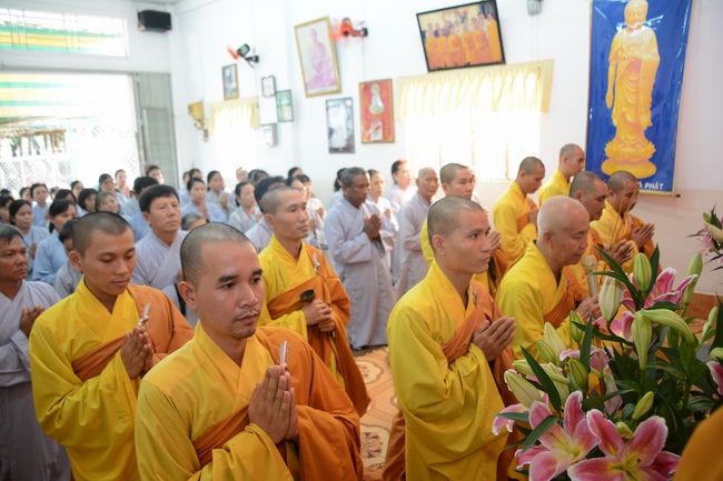 The  praying ceremony for rebirth and releasing creatures in Can Tho.