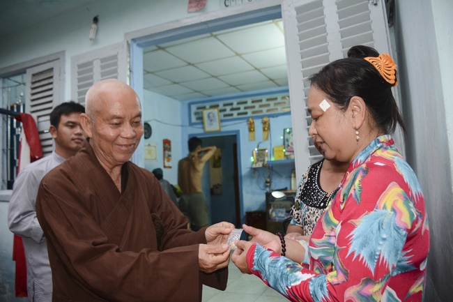 Supporting to cancer treatment for a Nun at  Phuoc Buu Pagoda
