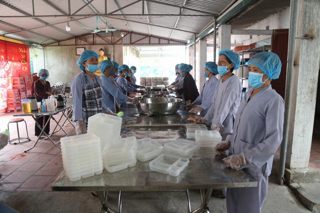 Phóng sanh và phát cơm chay tại Thanh Hóa