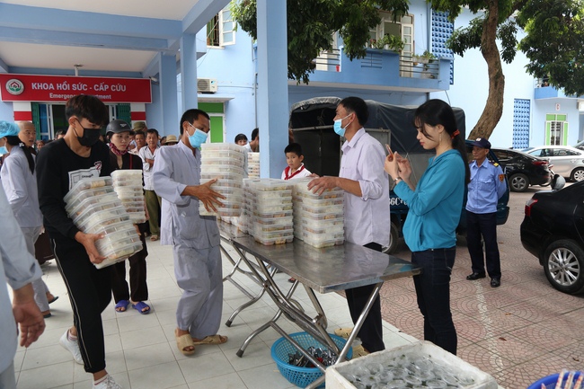 Phóng sanh và phát cơm chay tại Thanh Hóa
