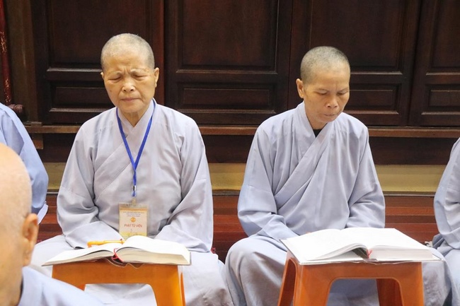 Forty-four Buddhists Joined in Prarajyà at Ten-day Course at Hoa Phuc Pagoda.