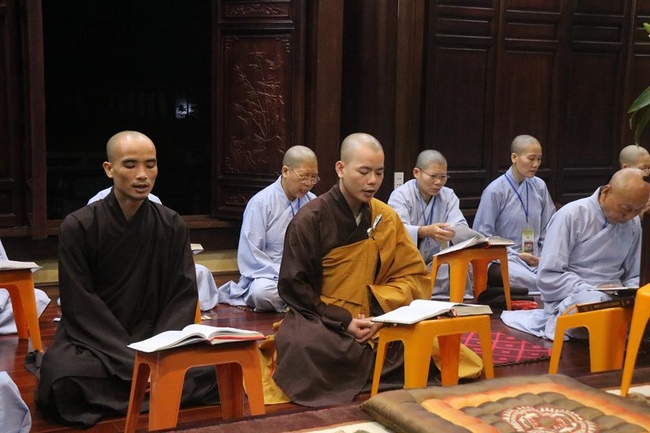Forty-four Buddhists Joined in Prarajyà at Ten-day Course at Hoa Phuc Pagoda.