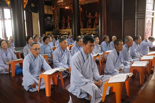 Forty-four Buddhists Joined in Prarajyà at Ten-day Course at Hoa Phuc Pagoda.