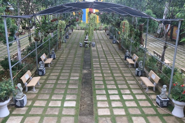 Forty-four Buddhists Joined in Prarajyà at Ten-day Course at Hoa Phuc Pagoda.