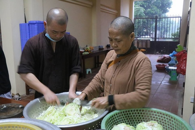 Forty-four Buddhists Joined in Prarajyà at Ten-day Course at Hoa Phuc Pagoda.