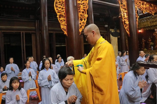 Forty-four Buddhists Joined in Prarajyà at Ten-day Course at Hoa Phuc Pagoda.