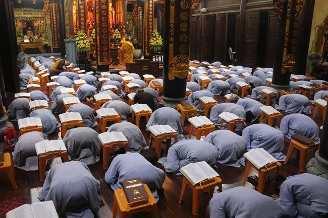 Forty-four Buddhists Joined in Prarajyà at Ten-day Course at Hoa Phuc Pagoda.