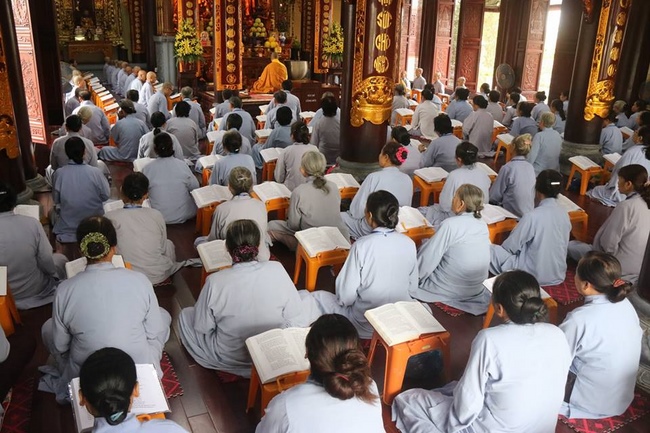 Forty-four Buddhists Joined in Prarajyà at Ten-day Course at Hoa Phuc Pagoda.