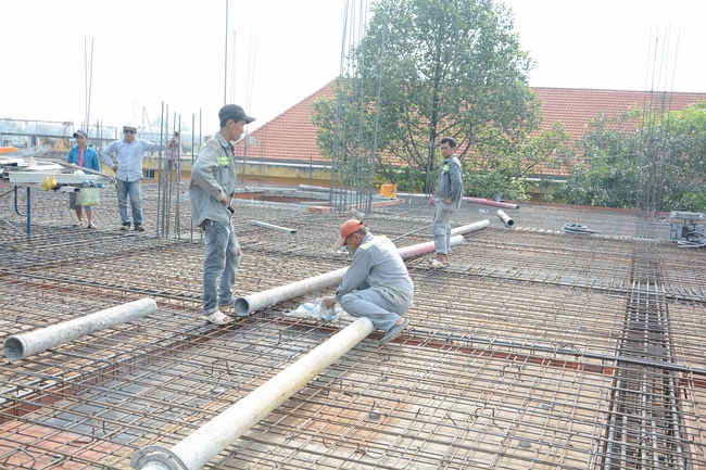 Concrete Pouring the 4th  Floor of the Multifunctional Building