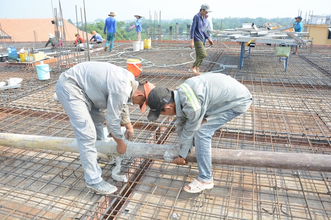 Concrete Pouring the 4th  Floor of the Multifunctional Building