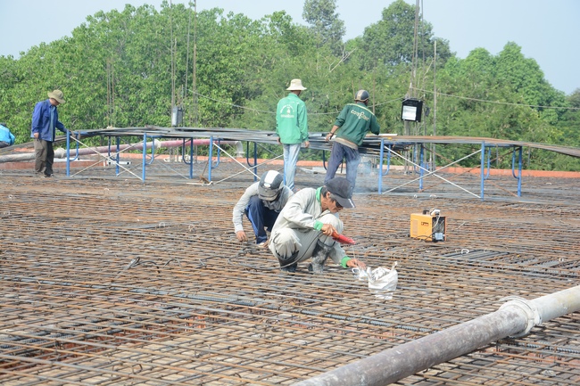 Concrete Pouring the 4th  Floor of the Multifunctional Building