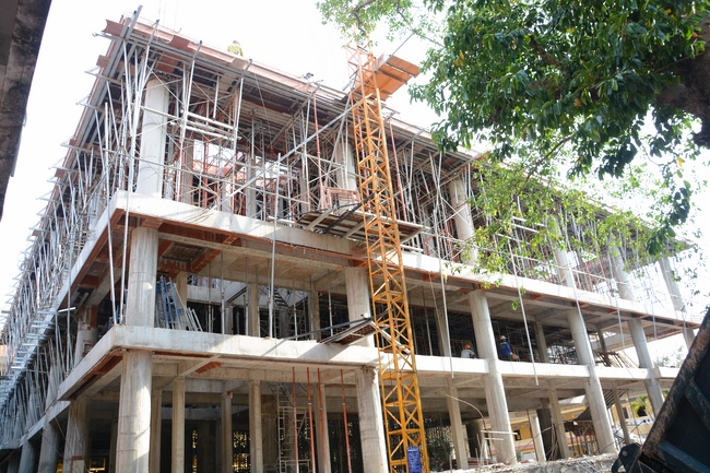 Concrete Pouring the 4th  Floor of the Multifunctional Building