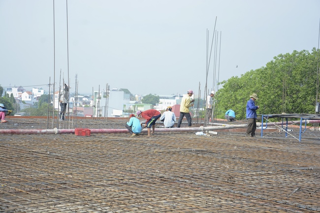 Concrete Pouring the 4th  Floor of the Multifunctional Building