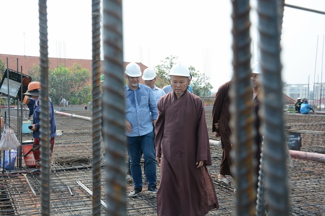 Concrete Pouring the 4th  Floor of the Multifunctional Building