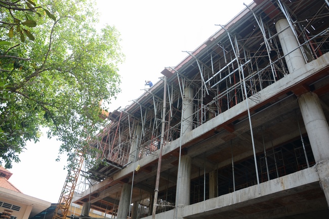 Concrete Pouring the 4th  Floor of the Multifunctional Building