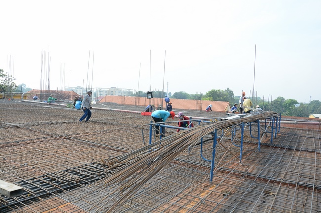 Concrete Pouring the 4th  Floor of the Multifunctional Building
