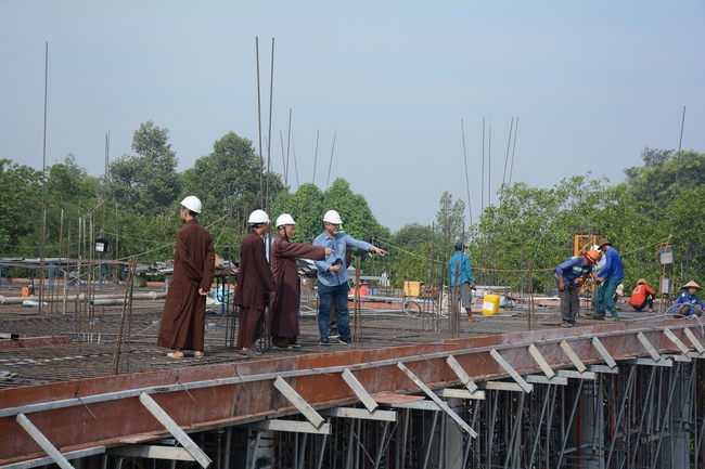 Concrete Pouring the 4th  Floor of the Multifunctional Building