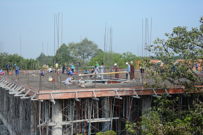Concrete Pouring the 4th  Floor of the Multifunctional Building