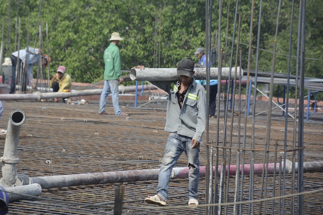Concrete Pouring the 4th  Floor of the Multifunctional Building
