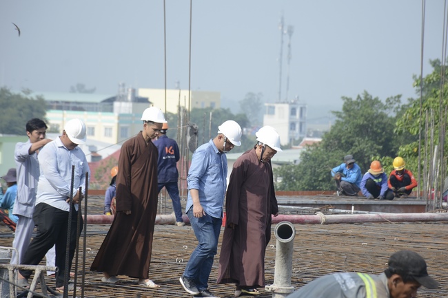 Concrete Pouring the 4th  Floor of the Multifunctional Building