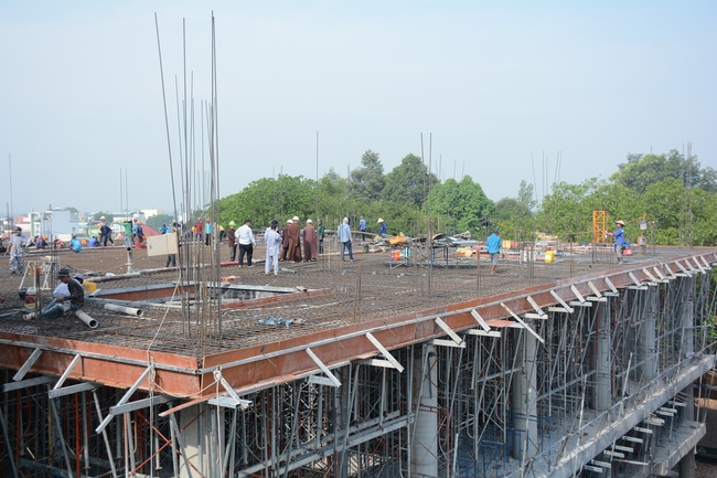 Concrete Pouring the 4th  Floor of the Multifunctional Building