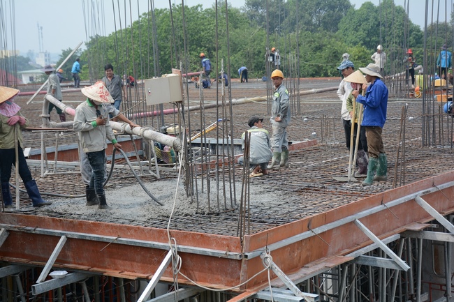 Concrete Pouring the 4th  Floor of the Multifunctional Building